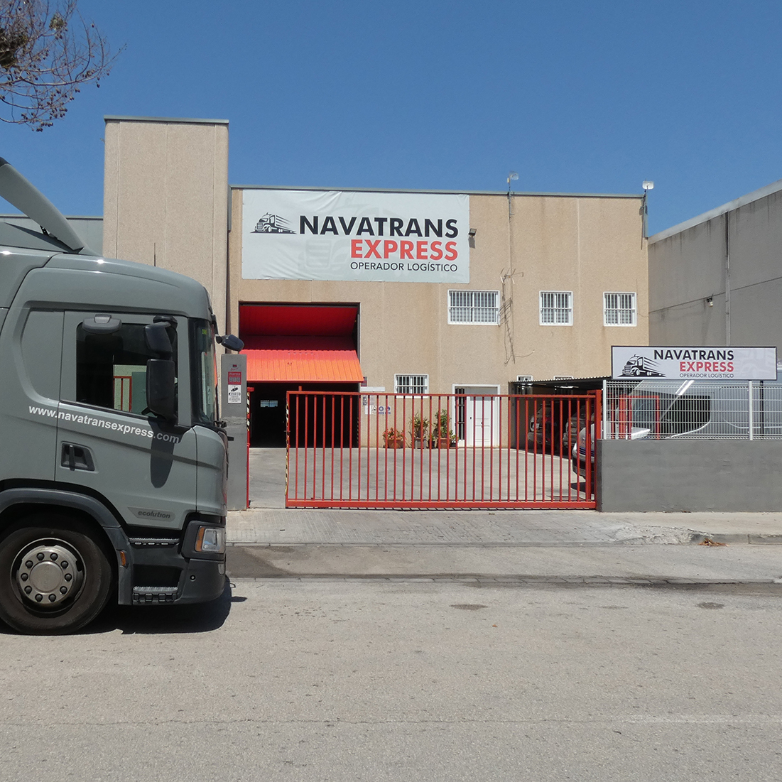 El motor de la economía: el papel vital de las empresas de transporte por carretera